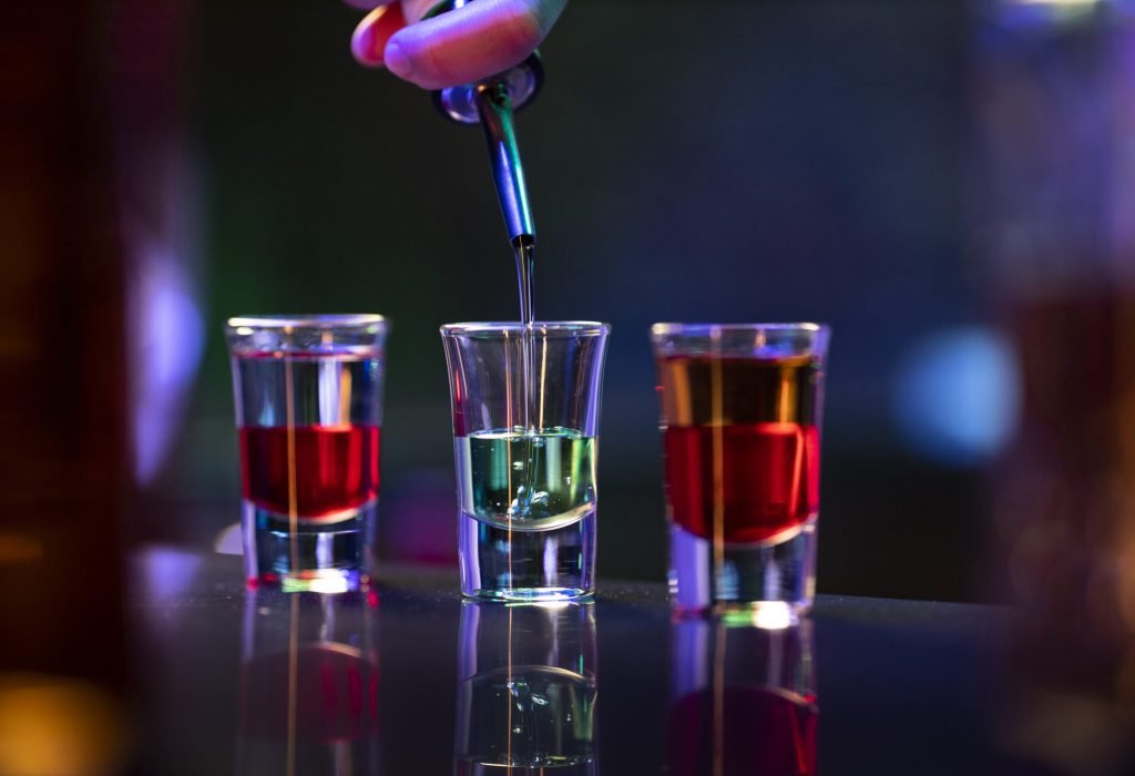 shot-glasses-arrangement-bar